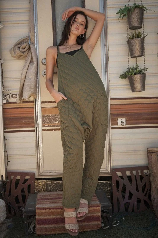 OLIVE V-NECK SLEEVELESS QUILTED JUMPSUIT BL60000EMSA Floral jumpsuit, Feminine, Summer style, Casual