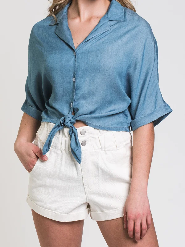 HARLOW CAMP TIE-UP CHAMBRAY SHIRT - CLEARANCE-- Fitted T-Shirt Seamless Stretchy