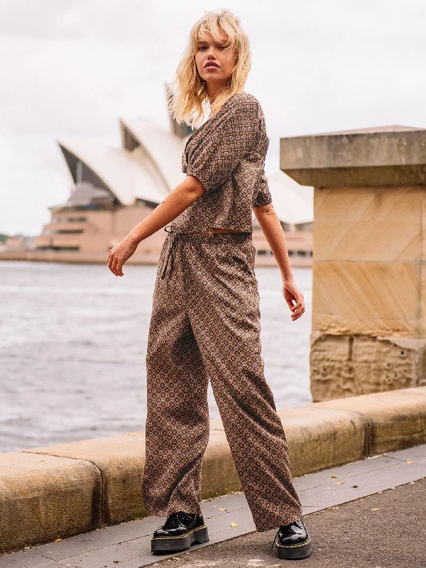 Beachnut Pants - Espresso Trendy Wide-Legged Trousers