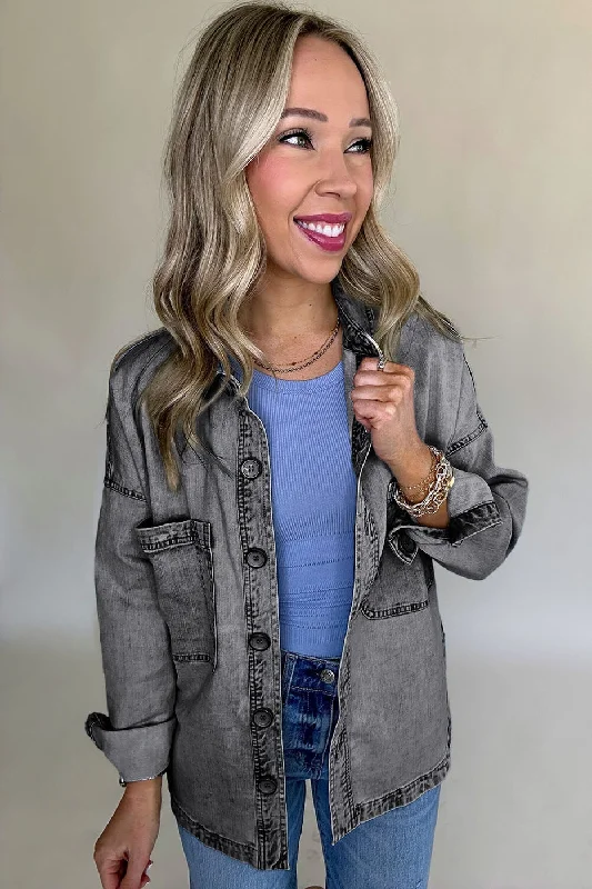 Women' s Mineral Wash Patched Pocket Split Denim Jacket Welt Pockets Slit Pockets Flap Pockets